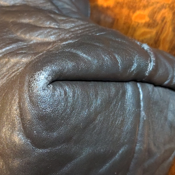 Shop LC Genuine Leather Cable Embossed Soft Maxi Tote Bag - Picture 4 of 7